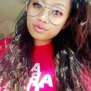 Meet your Posher, Cristina